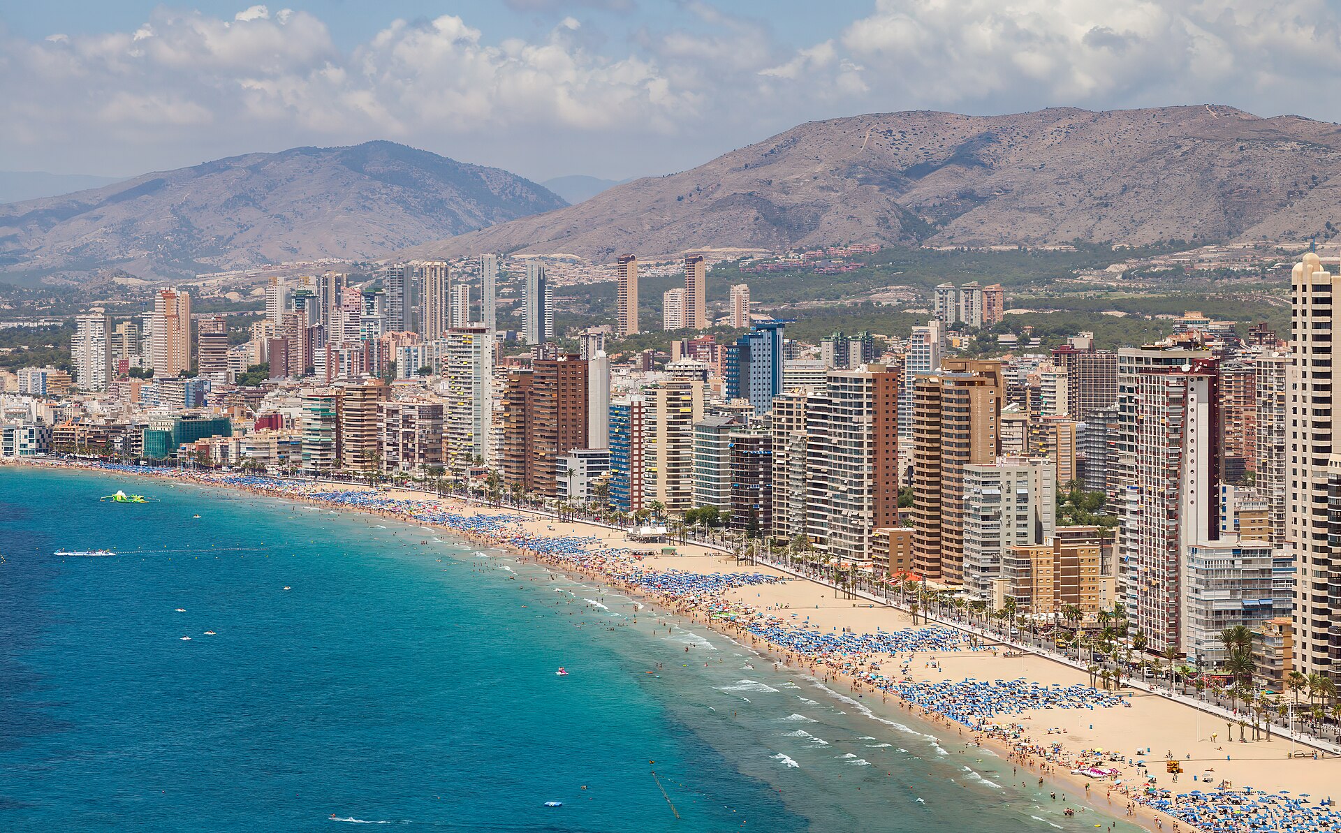 The eastern end of Levante beach below Rincón de Loix